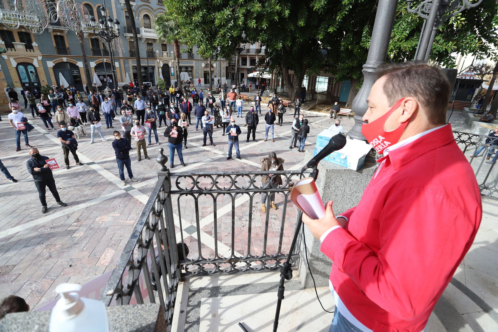 Imágenes de la concentración de los hosteleros de Huelva para reclamar ayudas.