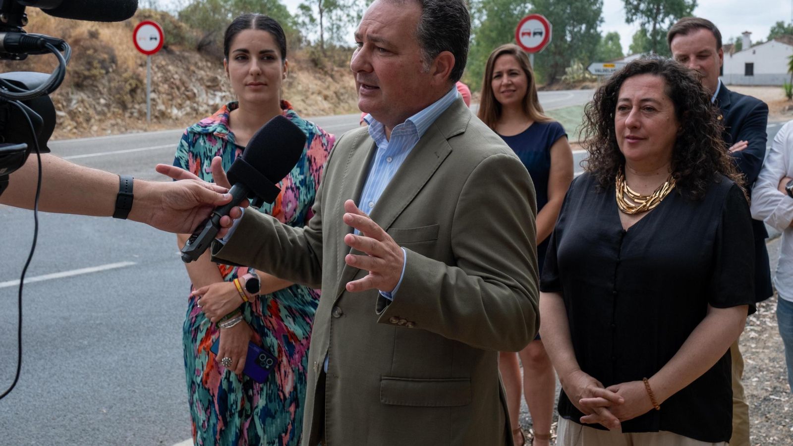 Visita de David Toscano a la carretera donde se llevará a acabo la actuación. Visita de David Toscano a la carretera donde se llevará a acabo la actuación.