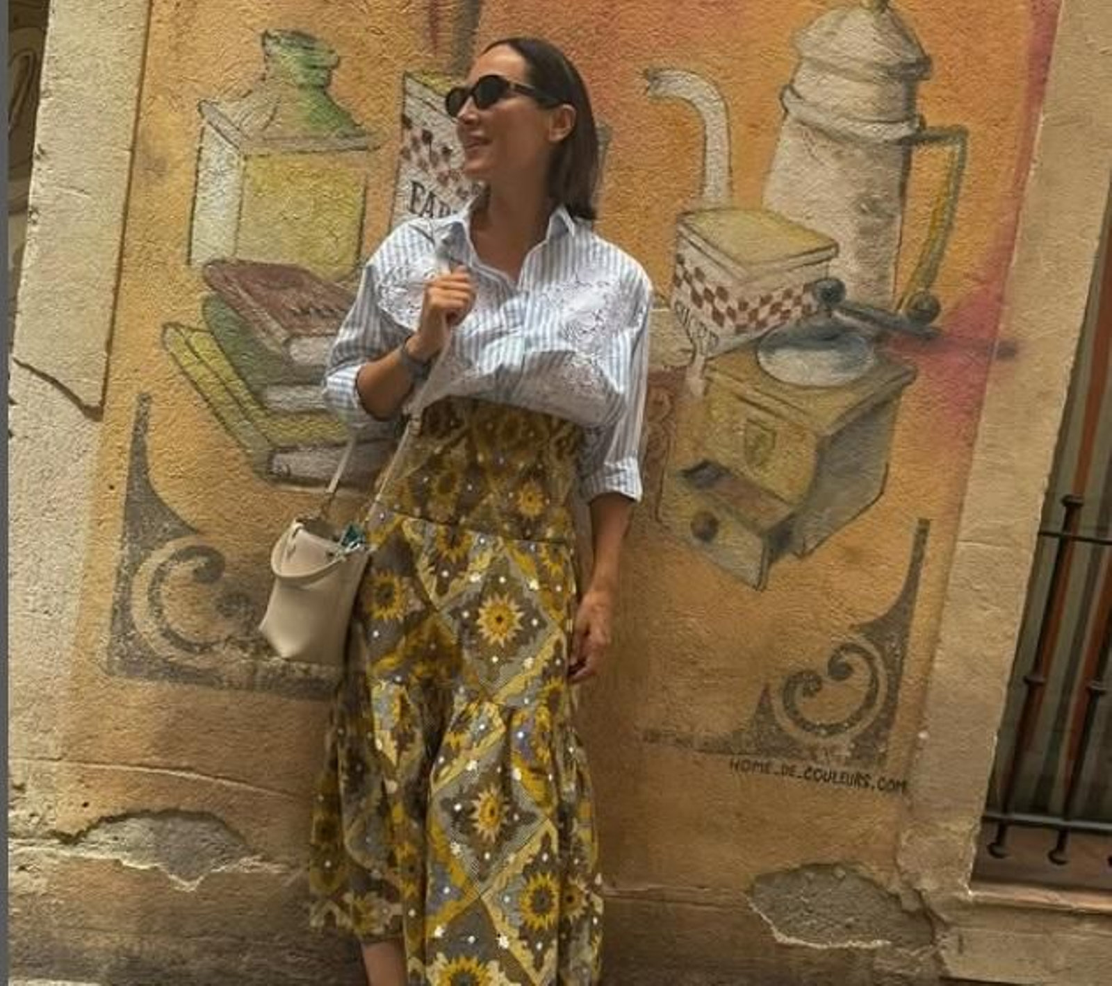 Colas en Zara por estos pantalones anchos, elegantes y cómodos que arreglan cualquier look con sandalias planas
