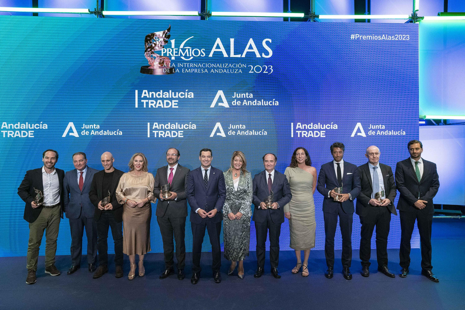 Juanma moreno presidió la entrega de los premios alas