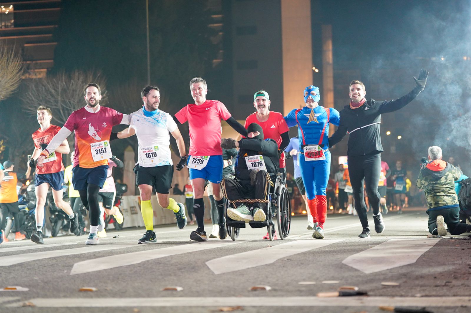 En imágenes: búscate en tu llegada a meta de la Carrera de San Antón 2026 (11)