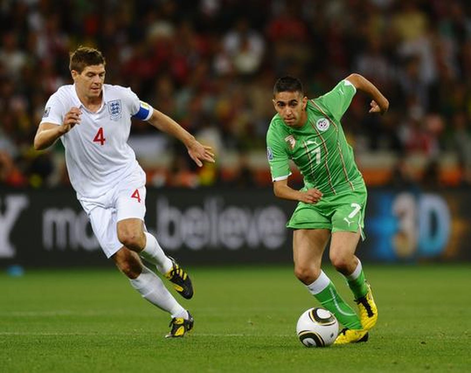 Inglaterra empata con Argelia en su segundo partido en el Grupo C. / AFP