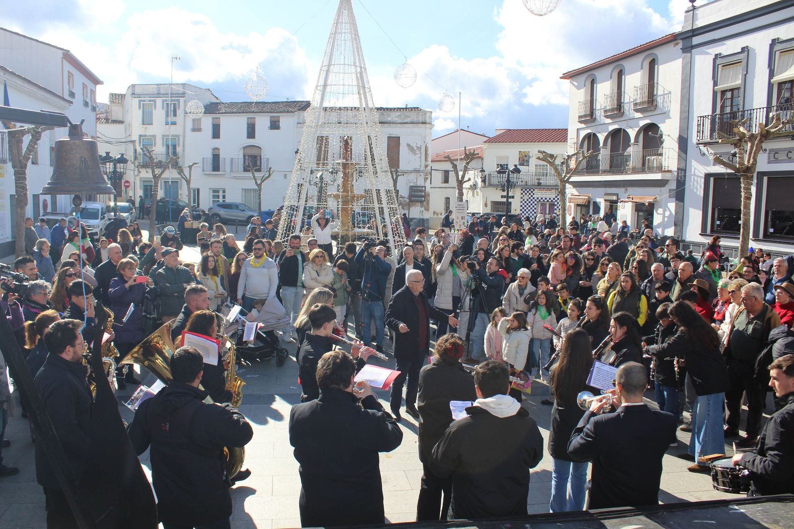 Ambiente durante la celebración de las precampanadas ibéricas.