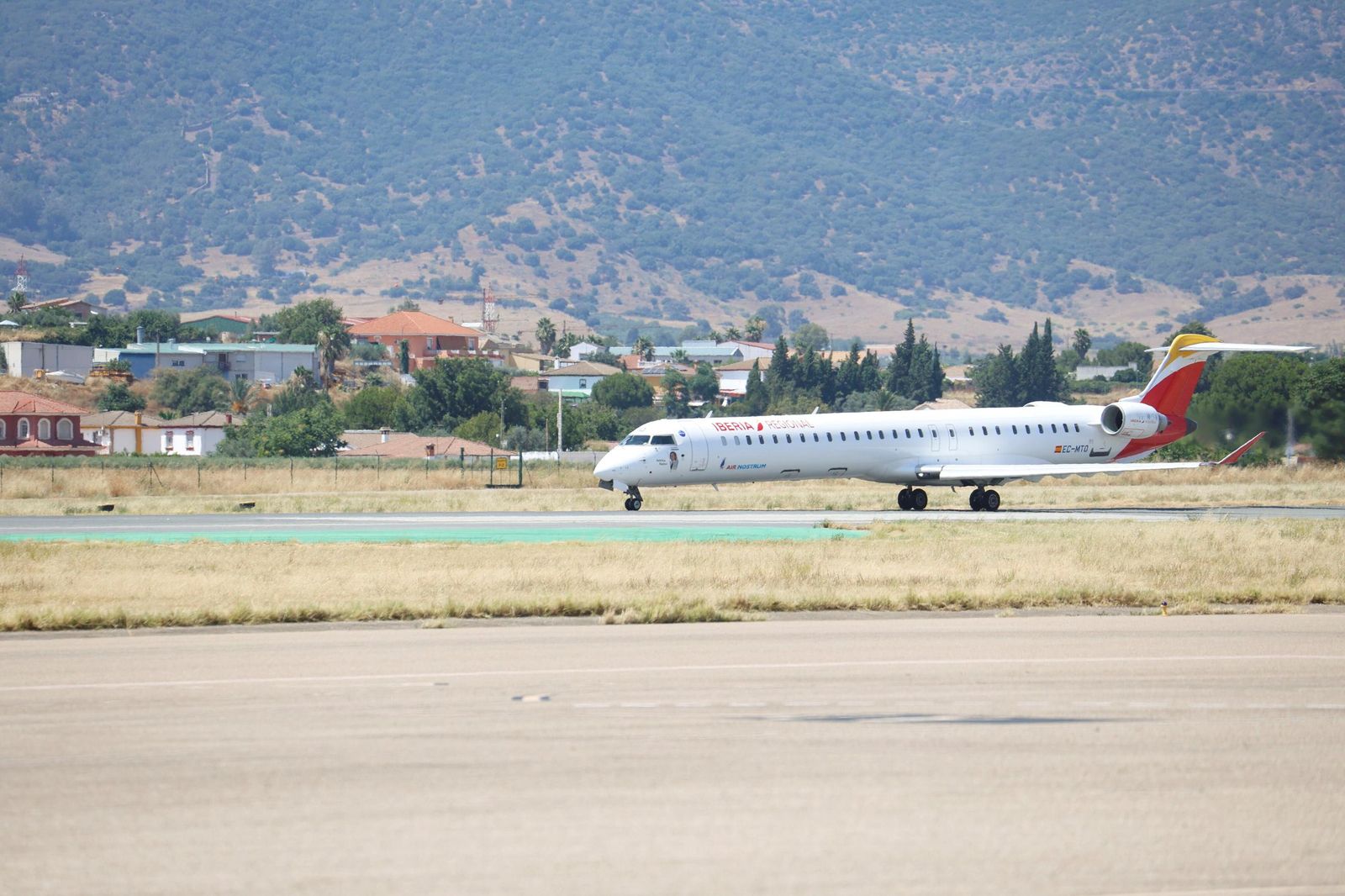 Los primeros vuelos comerciales en el aeropuerto de Córdoba, en fotografías