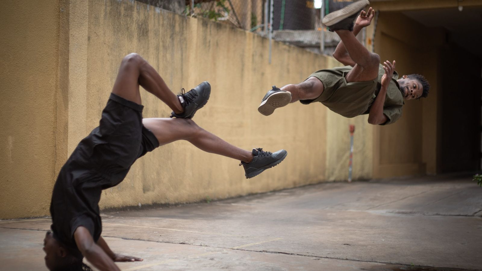 OTEMPODIZ y las acrobacias entran en escena.