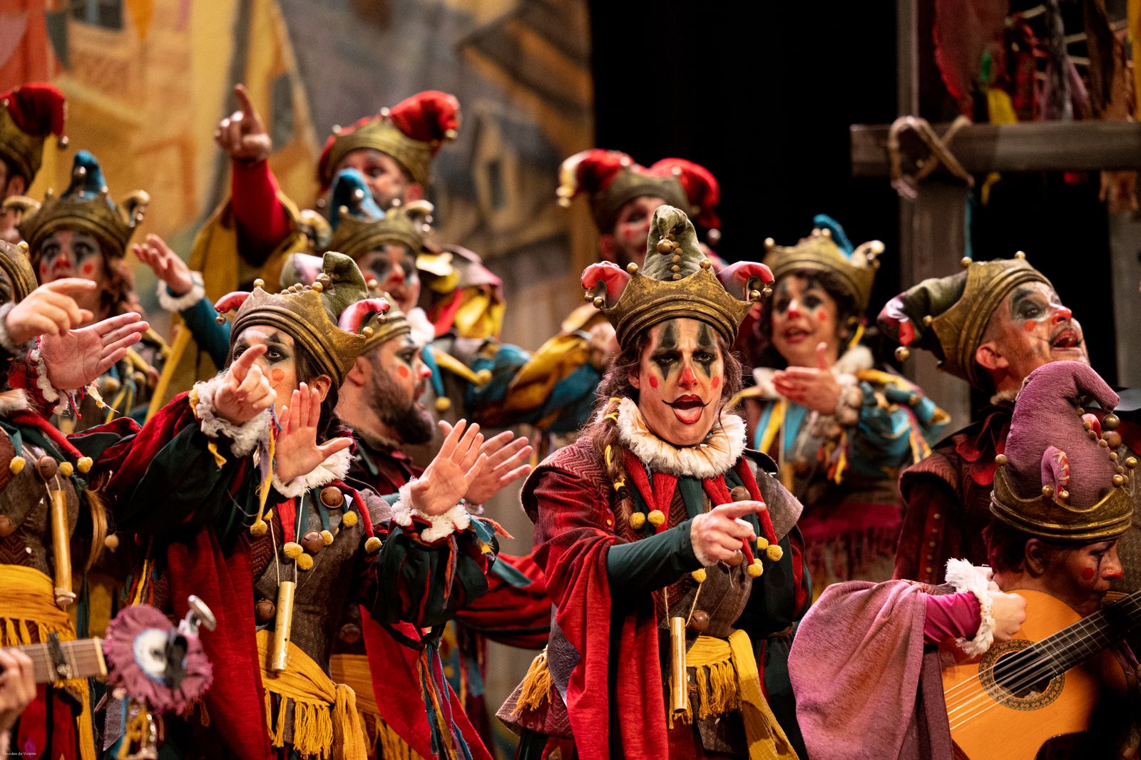 Coro 'La fiesta de los locos'