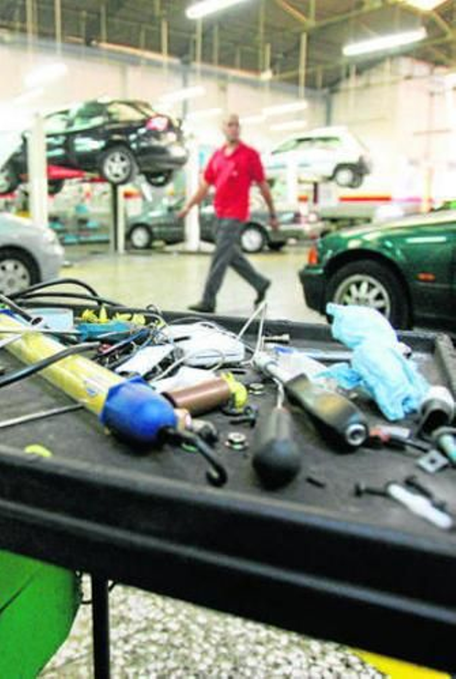 Los talleres legales han registrado un descenso de la actividad del 6%.