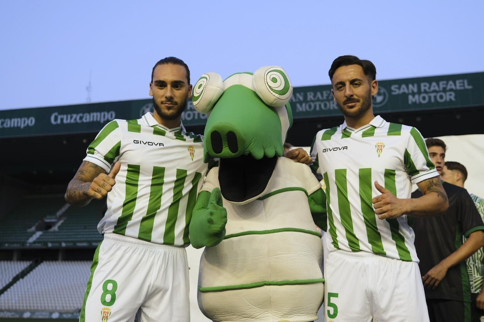 Las mejores fotos de las nuevas camisetas del Córdoba CF Las mejores fotos de las nuevas camisetas del Córdoba CF
