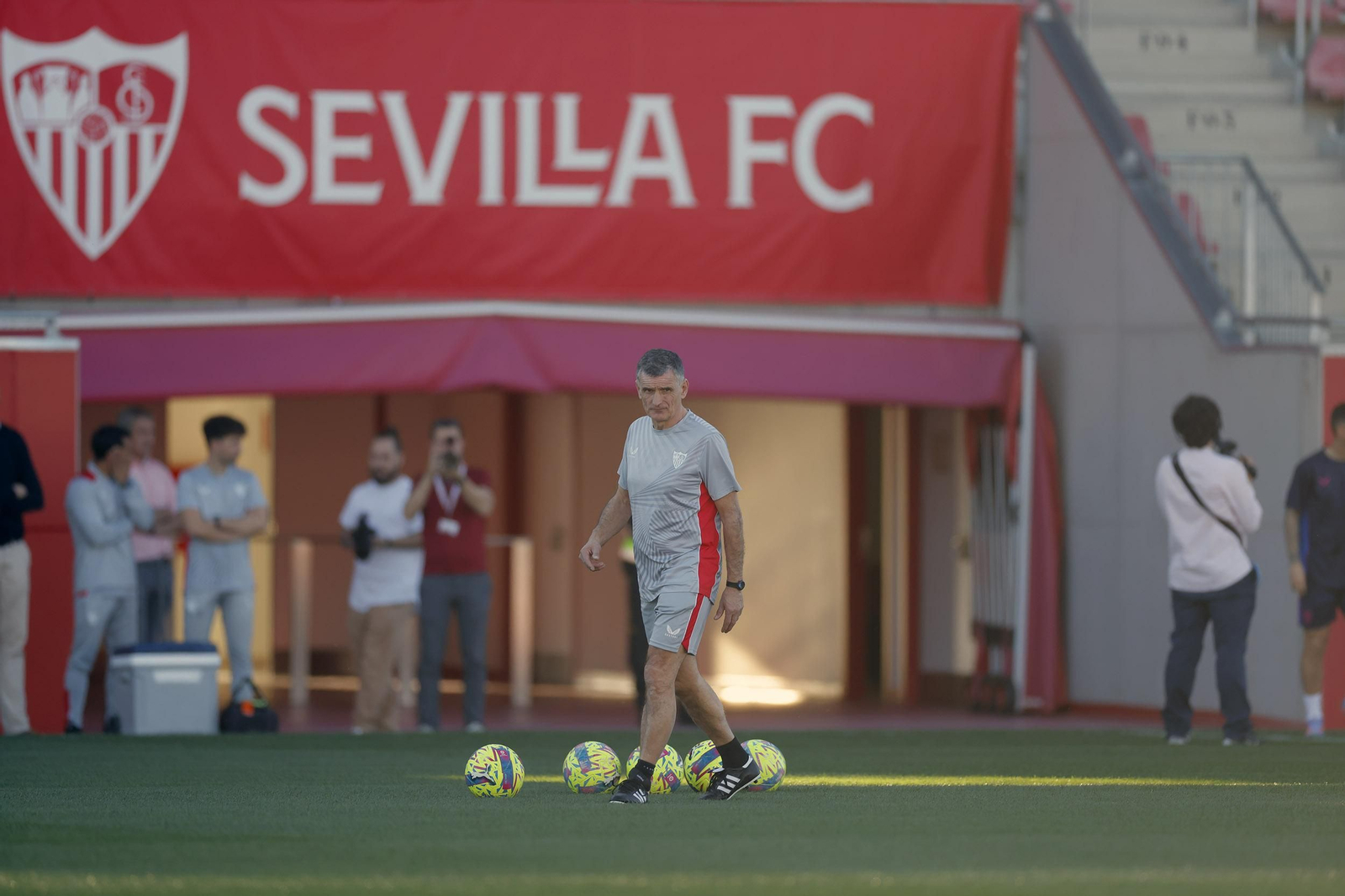 El primer entrenamiento de Mendilibar como entrenador del Sevilla Fc, en imágenes