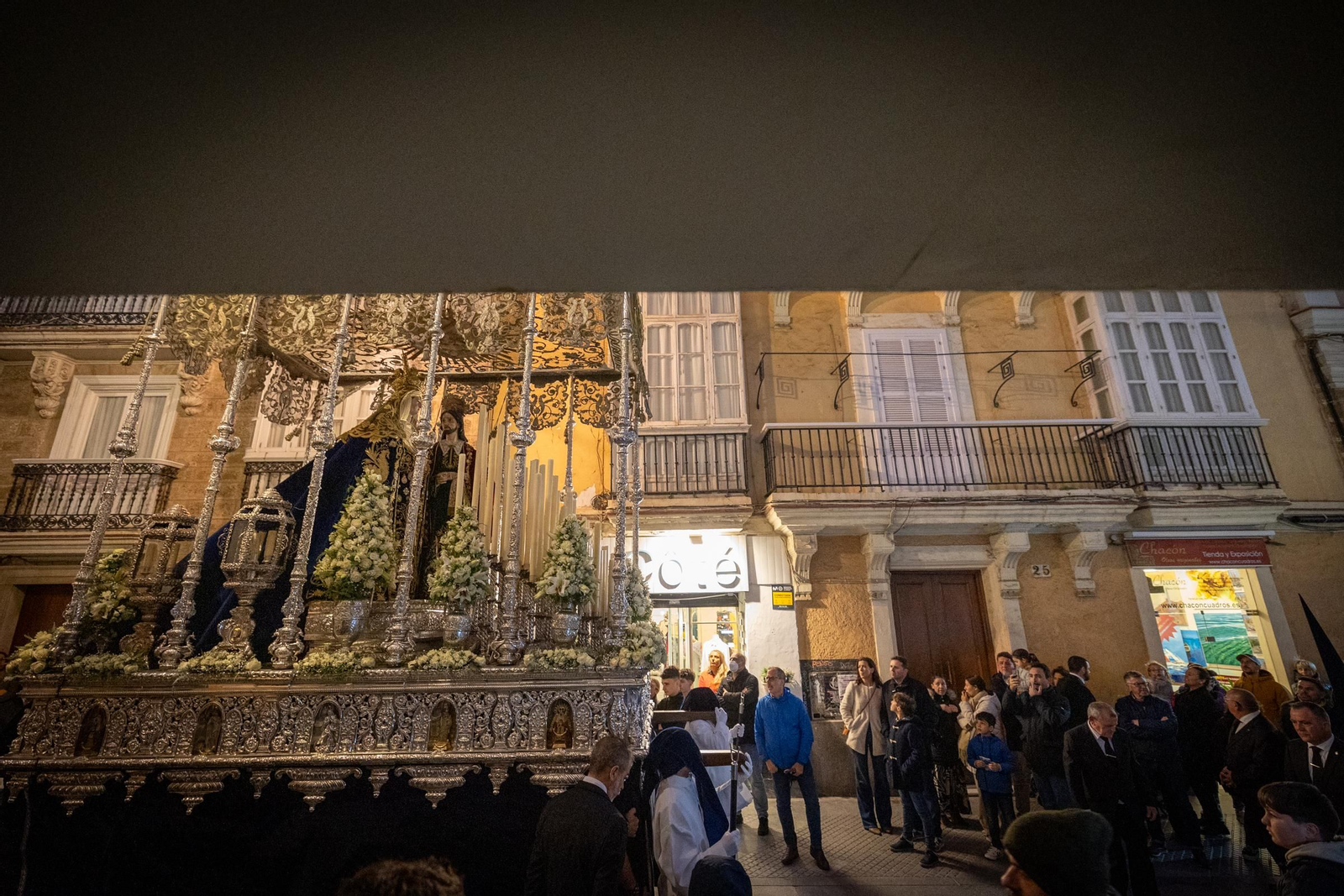 Las imágenes de la archicofradía de Ecce Homo en la Semana Santa de Cádiz de 2024