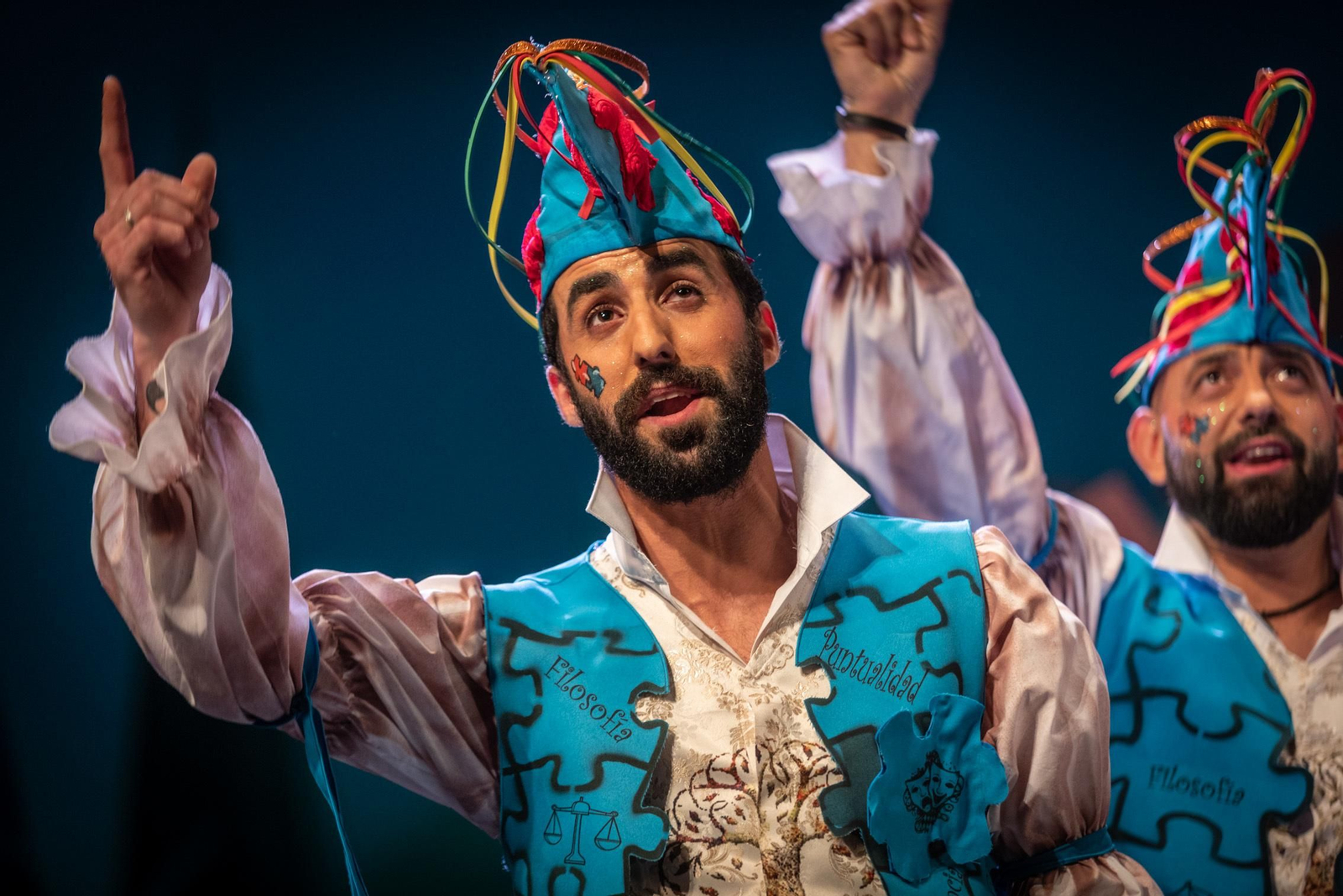 Comparsa 'Los piezas' sobre el escenario