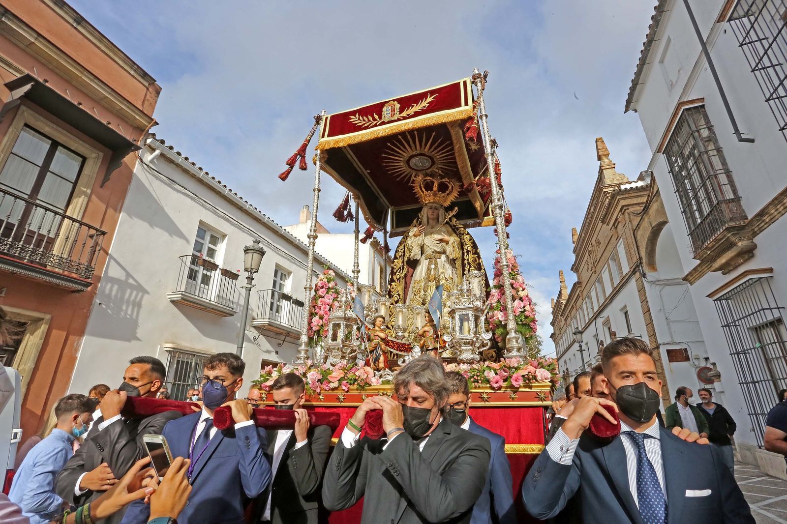 La Virgen de los Dolores en el recorrido de ida hasta San Juan de los Caballeros.