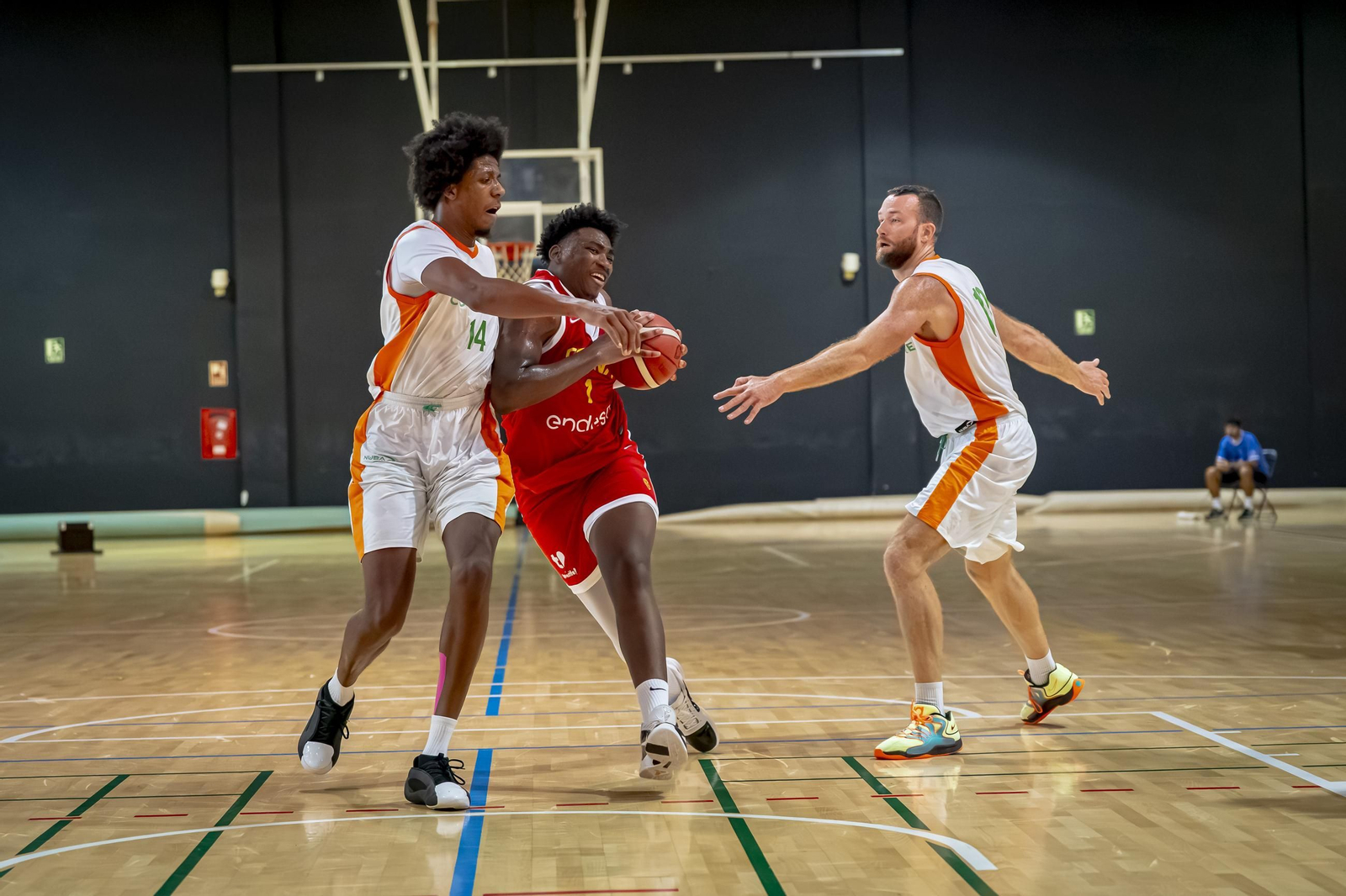 España B, con Álvaro Folgueiras, derrota a Costa de Marfil antes de venir a Málaga