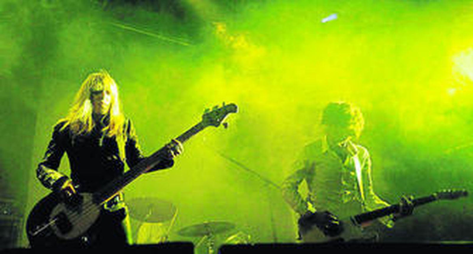 La banda francesa , en plena acción.