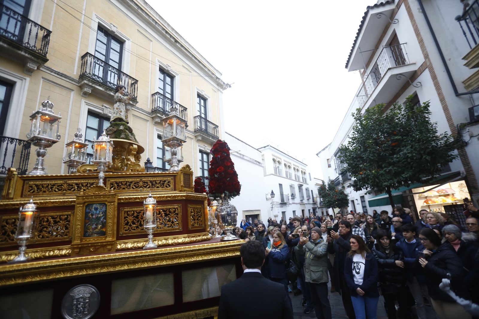 La procesión del Niño Jesús de la Compañía de Córdoba, en imágenes