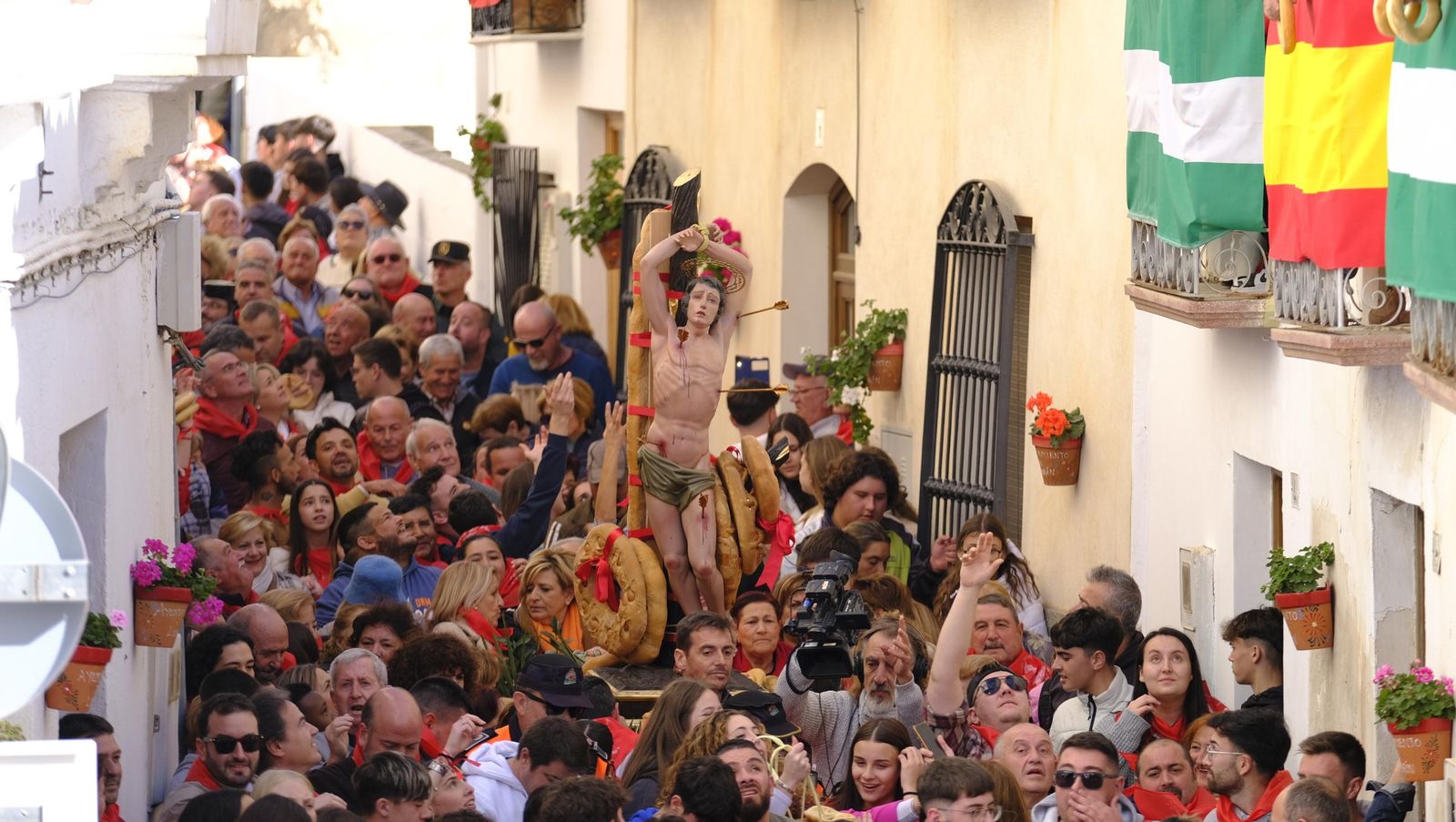 Procesión de San Sebastián y tirada de roscos en Lubrín, en imágenes
