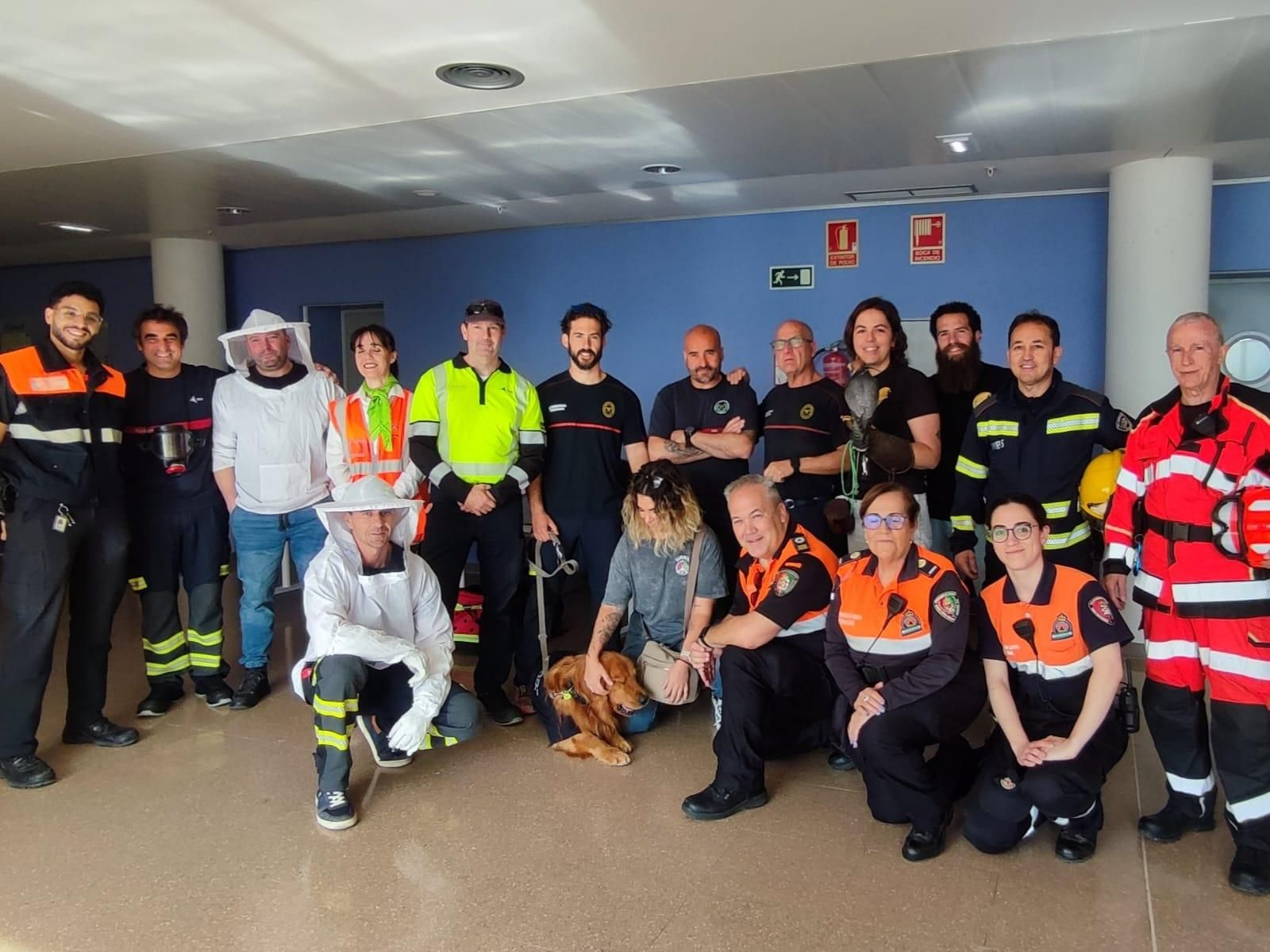 El voluntariado de esta asociación visita el Hospital Clínico de Granada