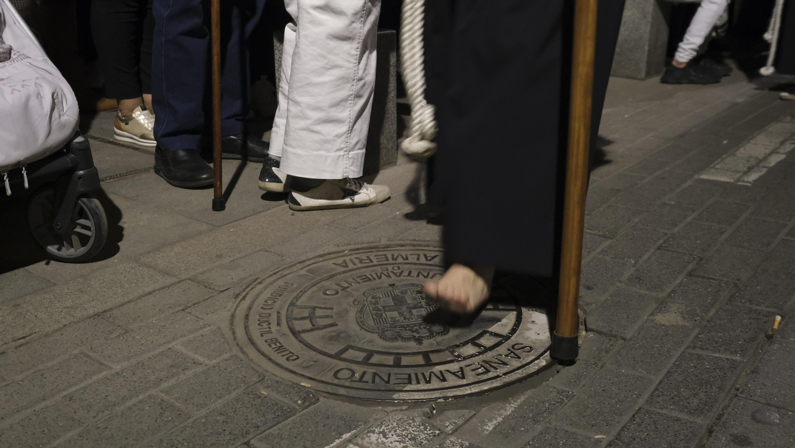 Procesión del Perdón en Almería, en imágenes