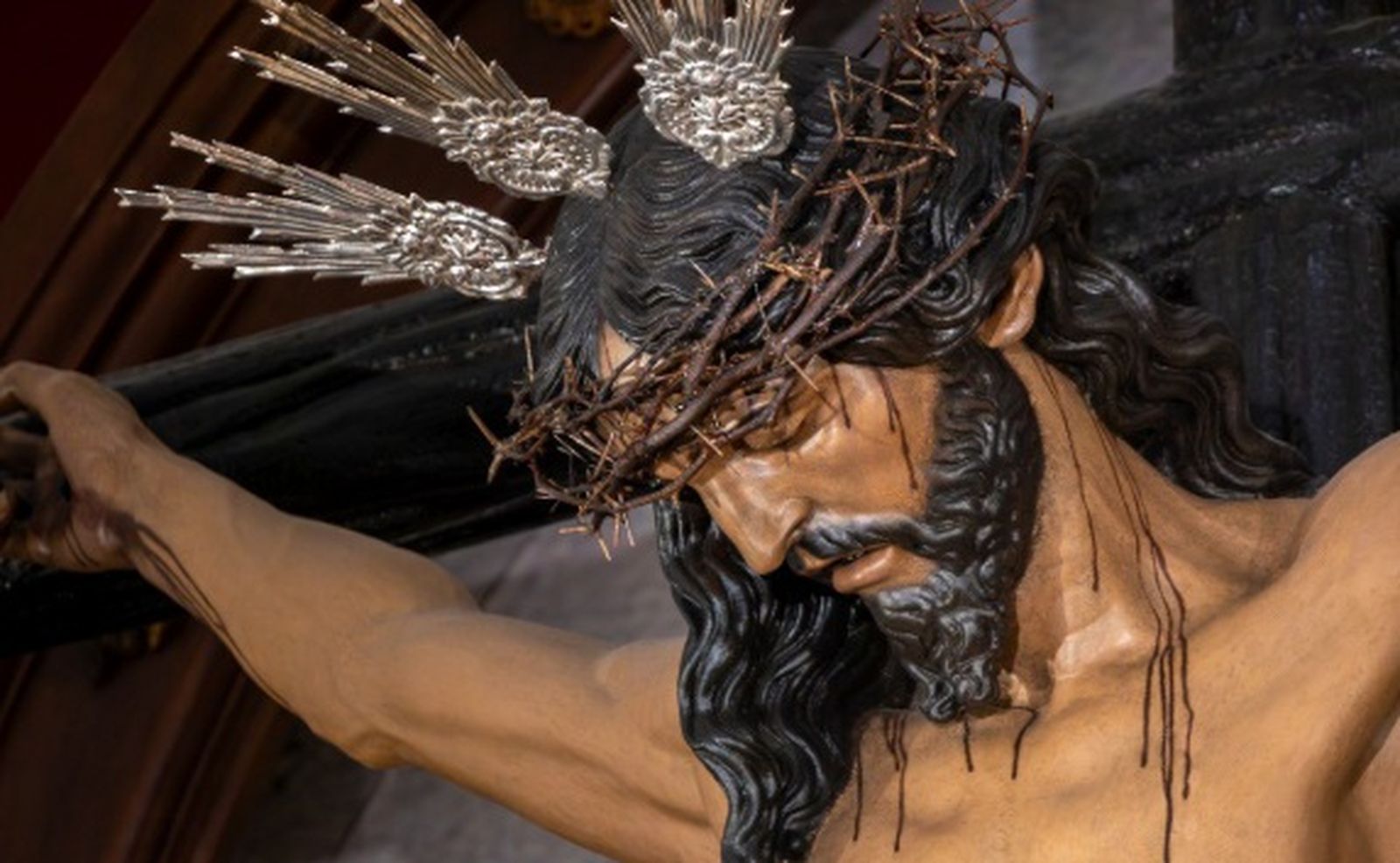 Los antiguos titulares cristíferos de la corporación sí la portaron, pero la actual imagen, nunca