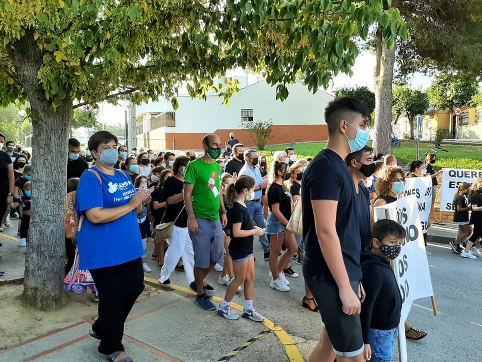 Representantes de Marea Verde y la Flampa en la movilización de El Torno.