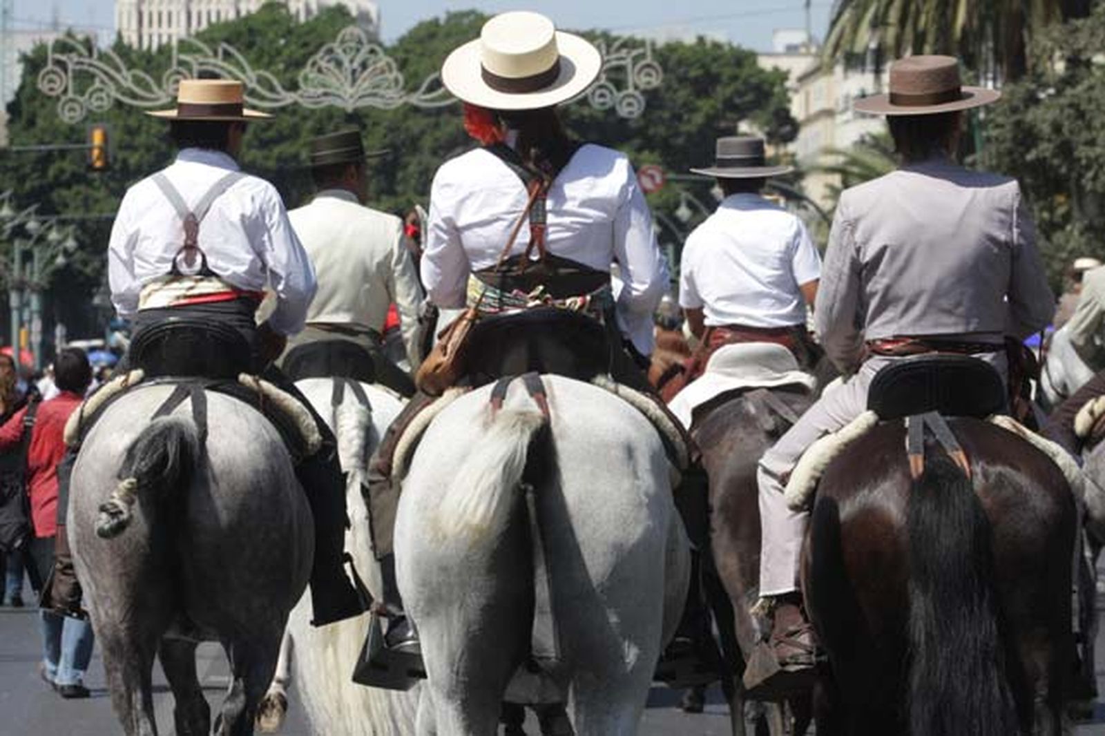 Hilera de Caballos copan la Alameda Principal.
FOTO: Migue Fernández
