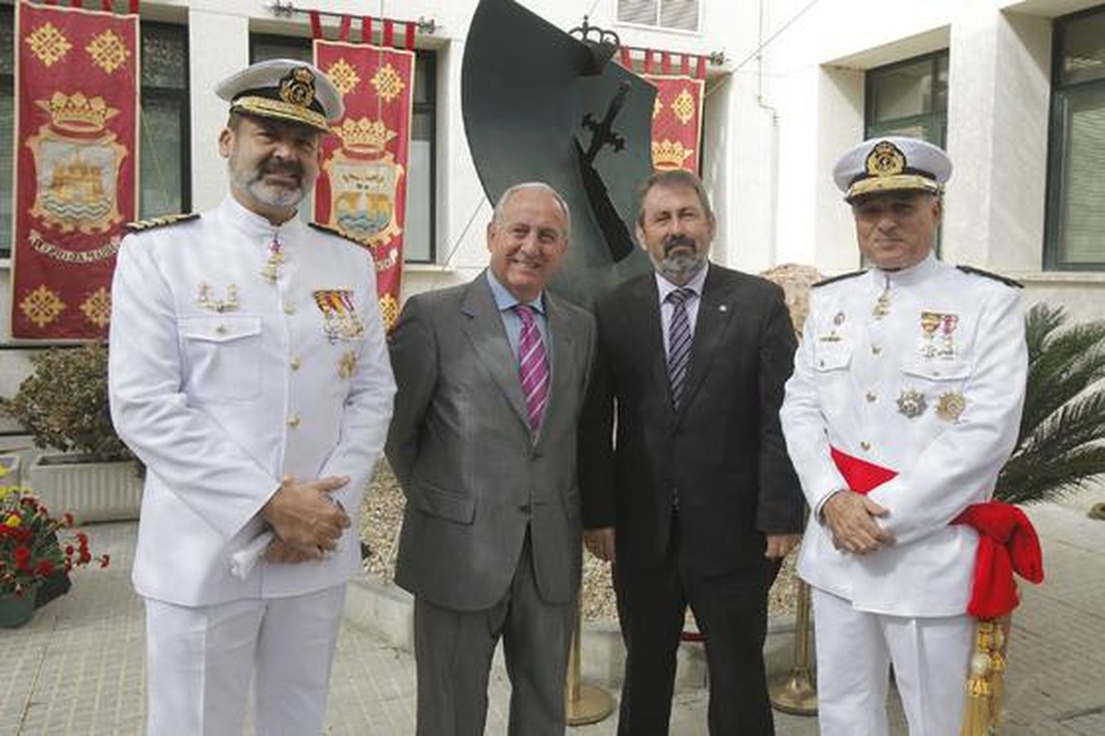 La Comandancia de la Guardia Civil de Cádiz celebra la festividad de su Patrona, la Virgen del Pilar.

Foto: Jesus Marin