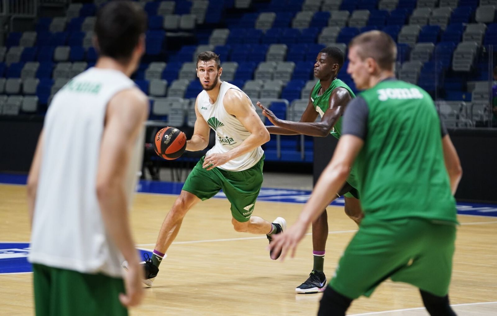 El entrenamiento del Unicaja antes del inicio de la ACB