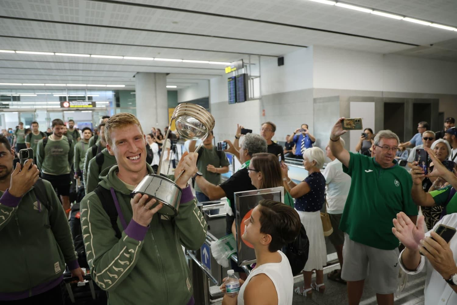 El Unicaja brinda la Copa Intercontinental con la afición