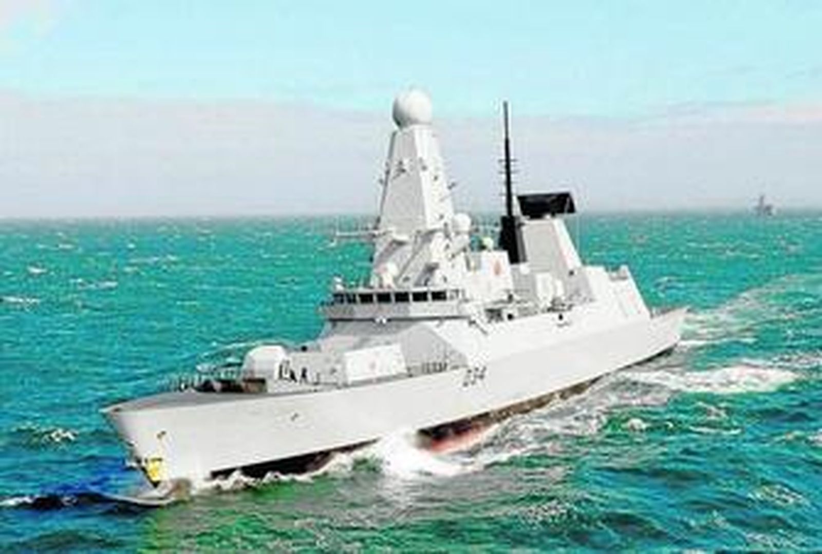 El 'HMS Diamond', durante un ejercicio en alta mar.