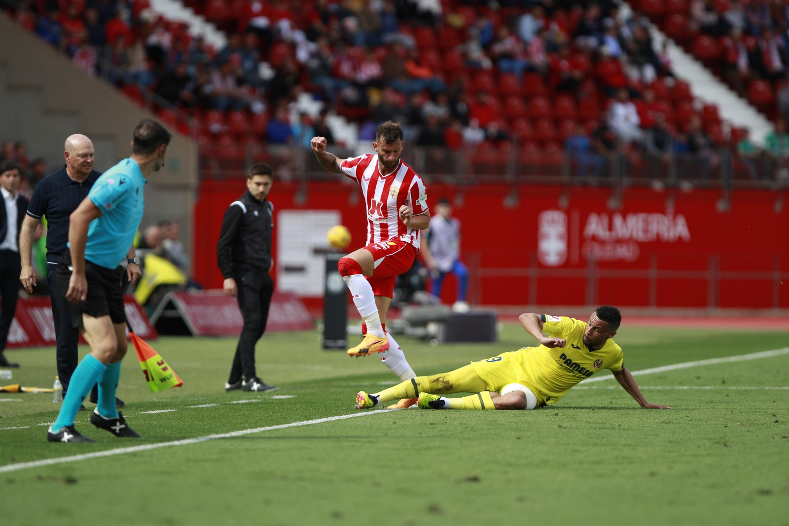 Las mejores imágenes del partido de fútbol U.D. Almería-Villarreal C.F.