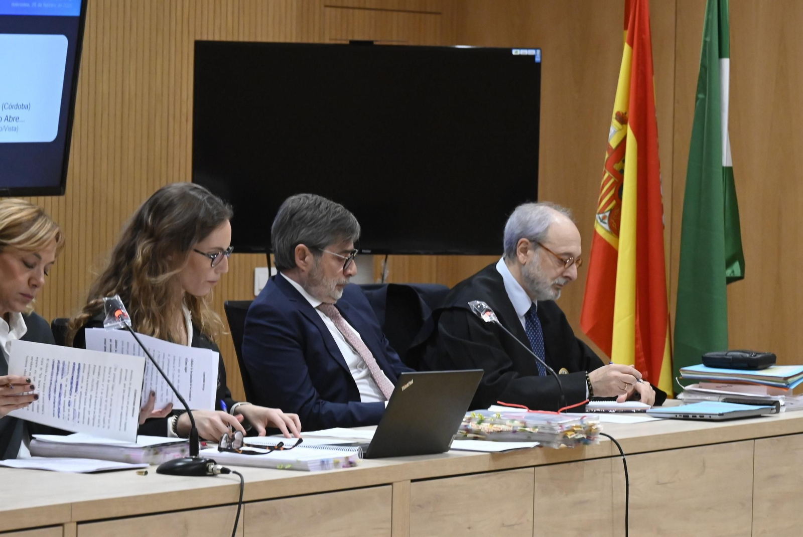 El inicio del juicio contra los expresidentes del Córdoba CF, Carlos González y Jesús León, en imágenes