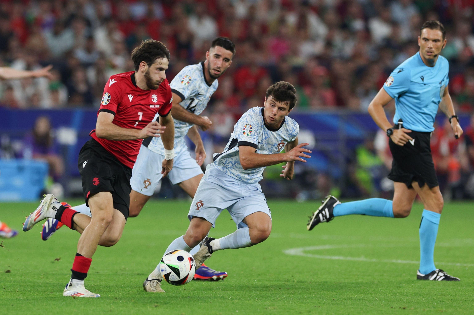 Kvaratskhelia es el principal acicate del combinado georgiano.