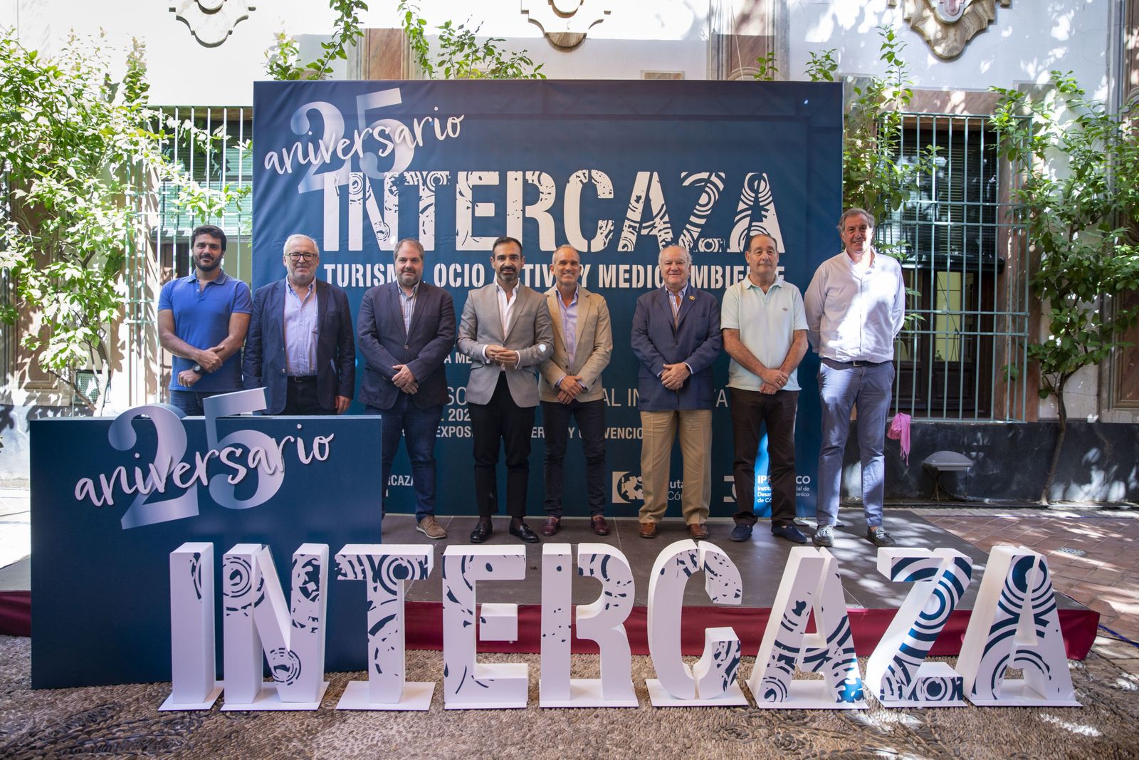 Dirigentes institucionales en la presentación de Intercaza.