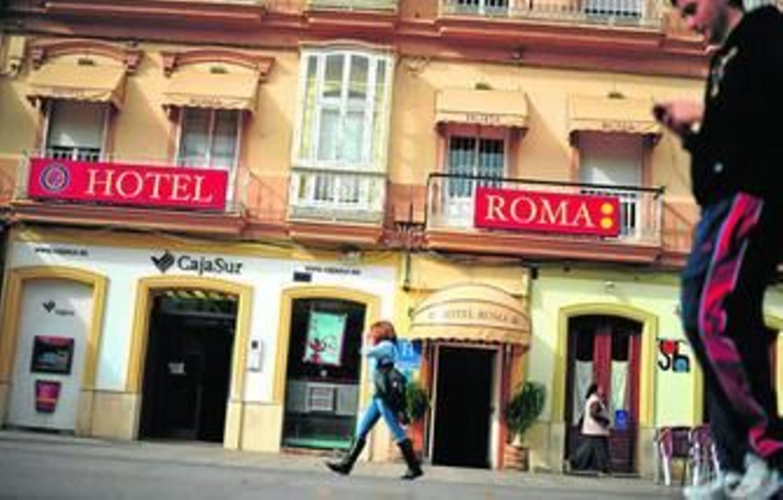 Fachada del céntrico hotel Roma, en una imagen tomada ayer.