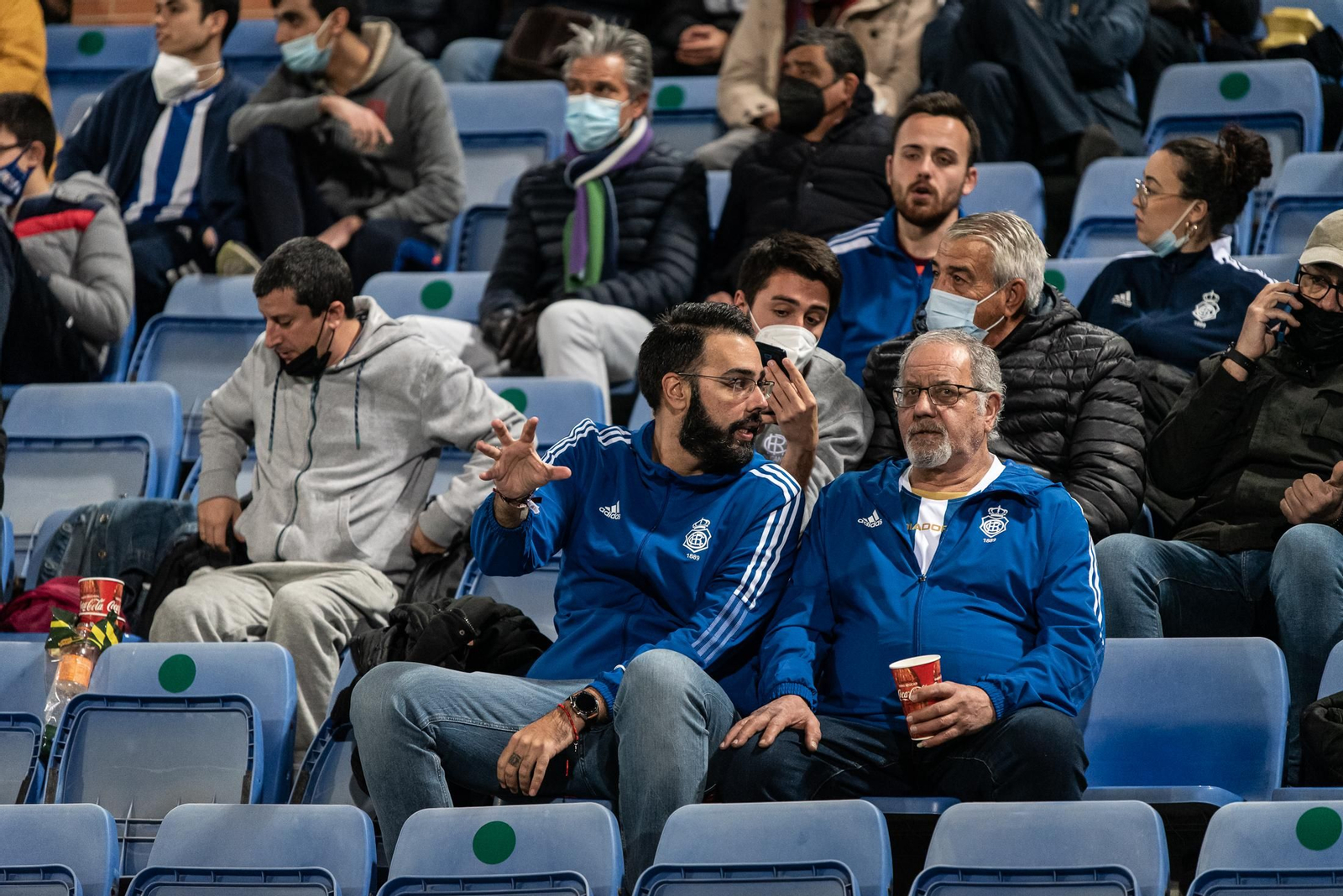 Imágenes del ambiente en las gradas del Recre - Conil