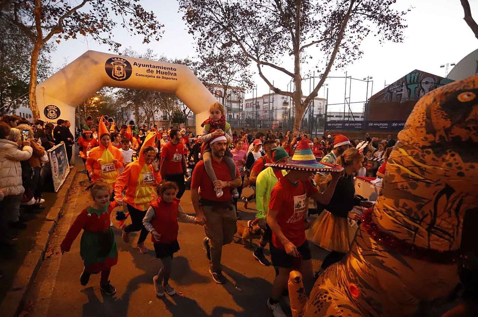 Imágenes de la carrera de San Silvestre en Huelva