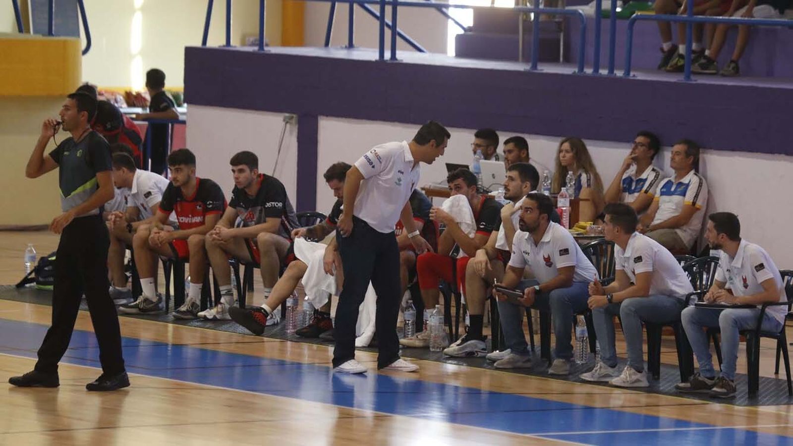 Las fotos de Real Betis - Fundación Granada en la Línea