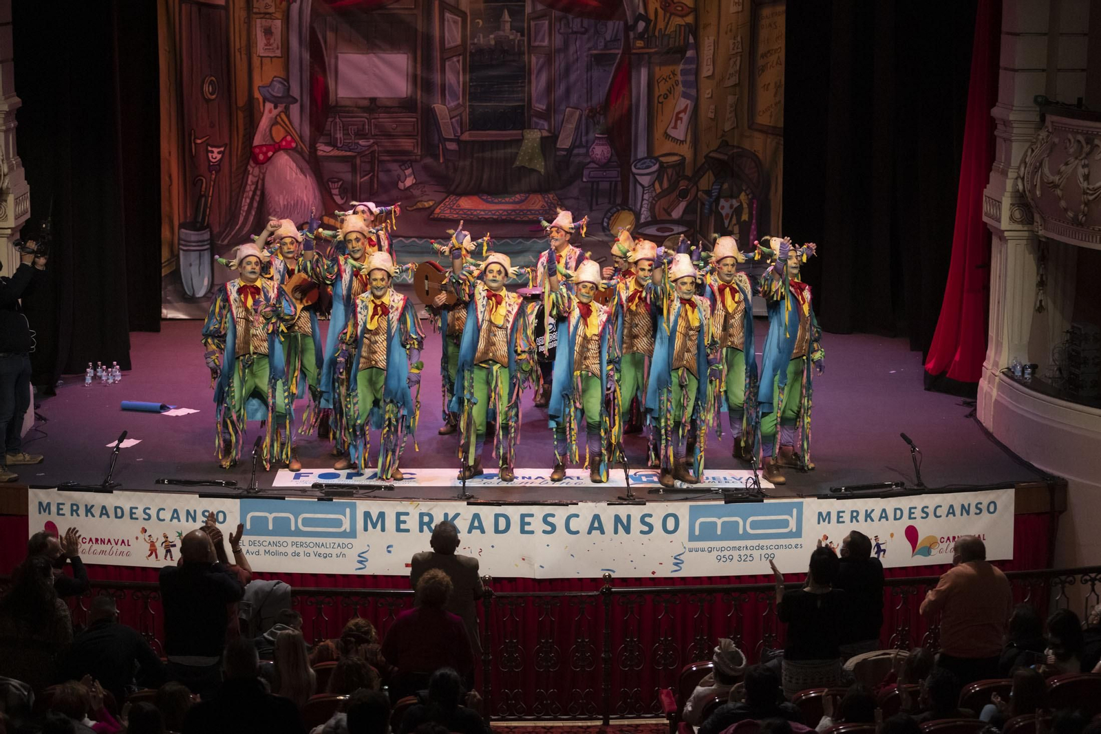 Imágenes de la actuación de la comparsa de Ayamonte 'Los desesperados' en el Carnaval Colombino