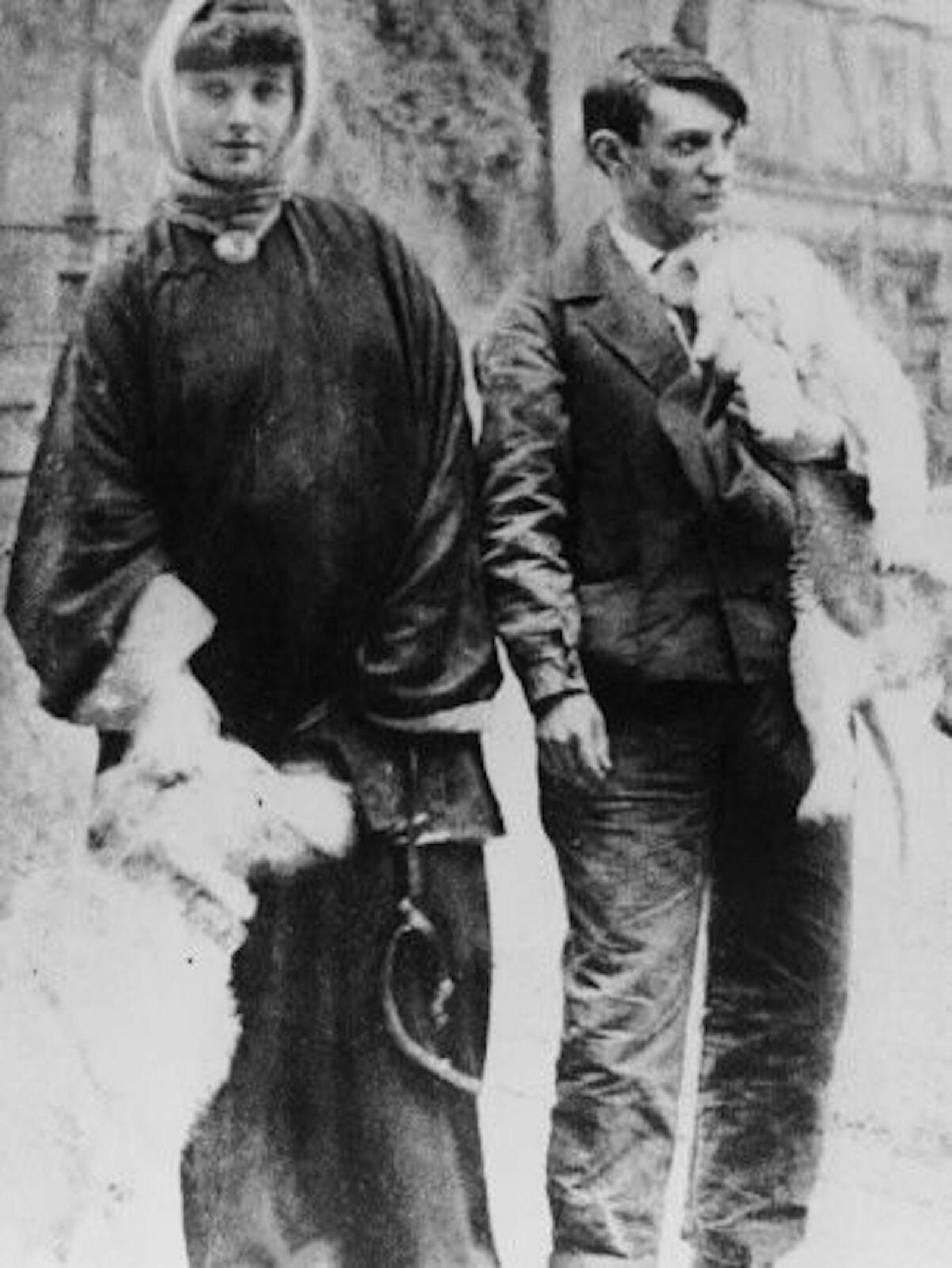 Fernande Olivier y Pablo Picaso en París, muy a primeros del XX