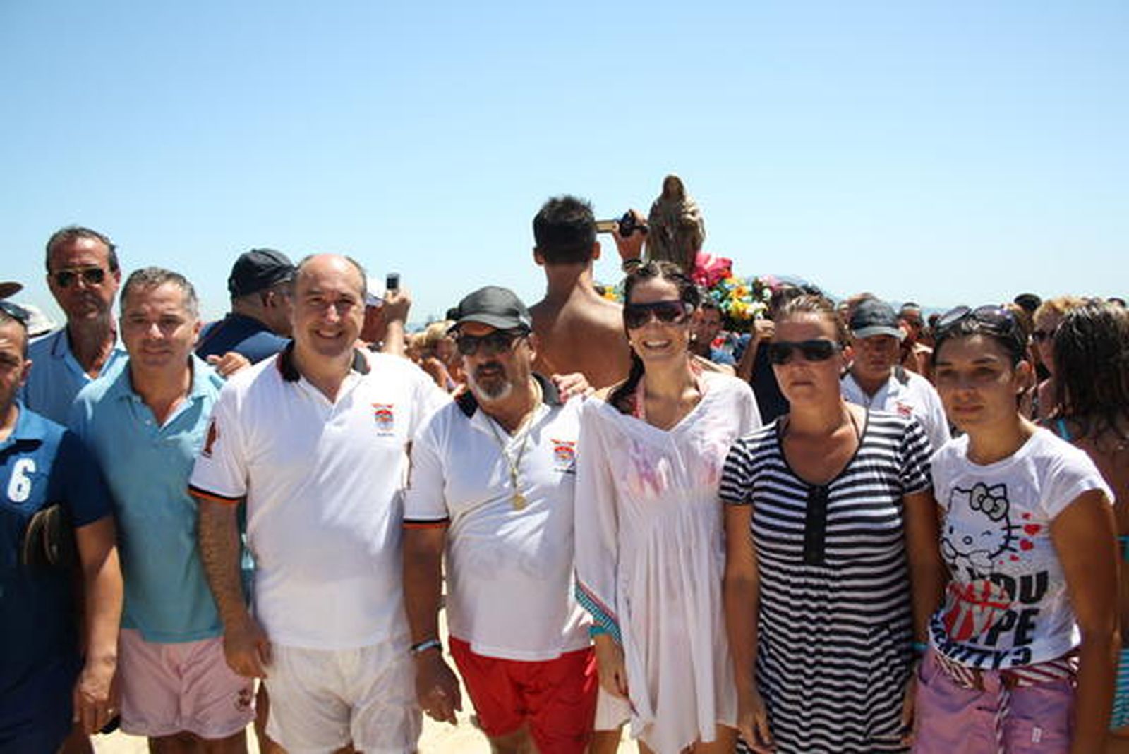 Miles de fieles recibieron con entusiasmo a la imagen en su llegada a la playa.

Foto: Fran Montes