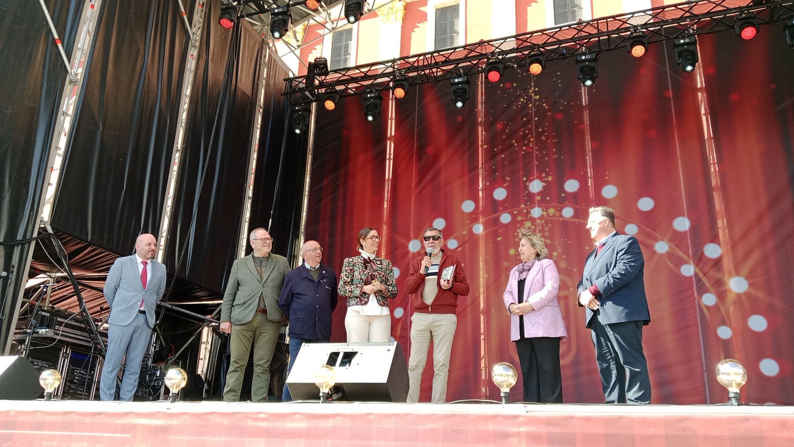 Carnaval 2026 en San Fernando: las peñas entregan sus reconocimientos para abrir la fiesta en la plaza del Rey