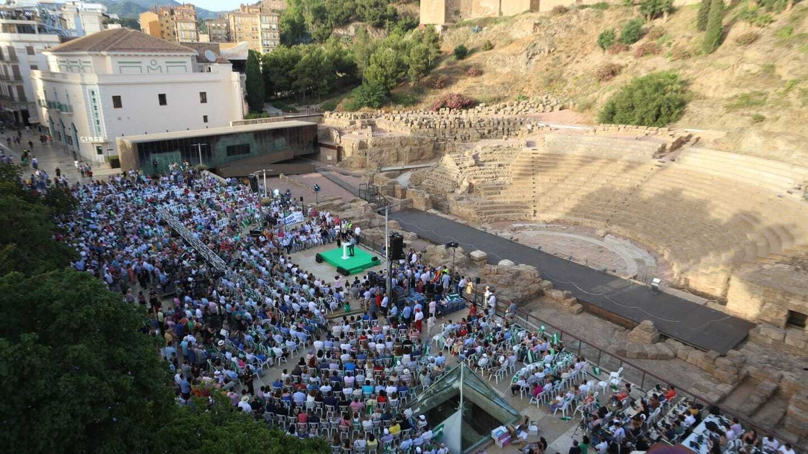 Más de 3.500 personas han acudido al mitin del PP en Málaga.