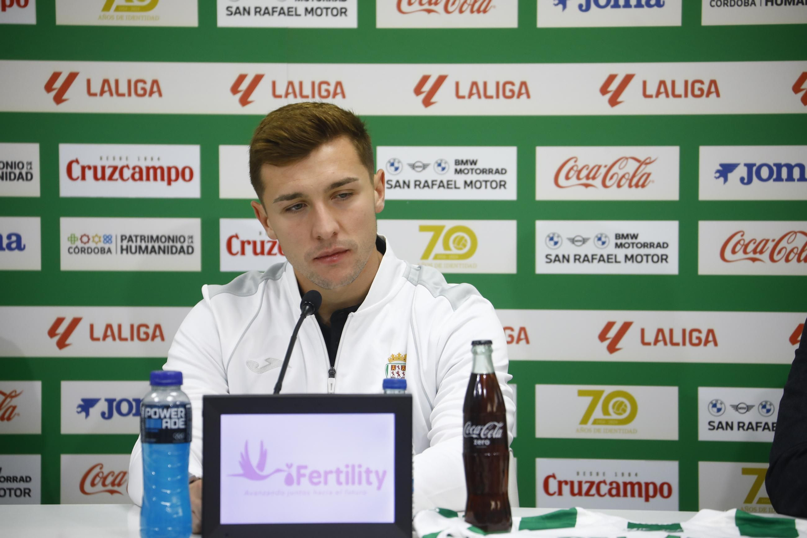 Las mejores fotos de la presentación de Del Moral como jugador del Córdoba aCF