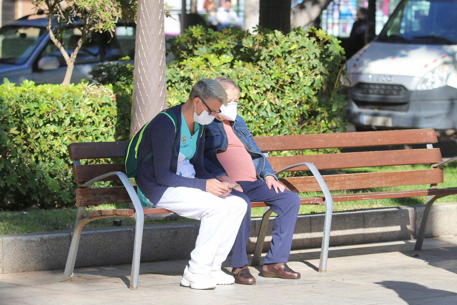 Vecinos de Almería con mascarillas: la imagen de la 'nueva normalidad'.