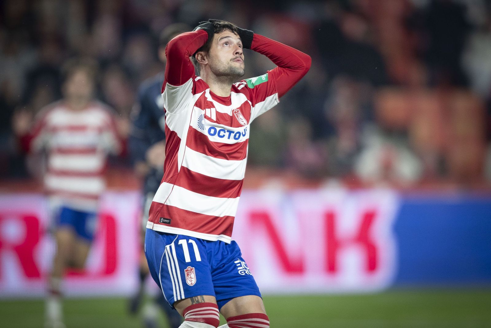 José Arnáiz lamentándose de una ocasión fallada en el duelo ante la AD Ceuta.