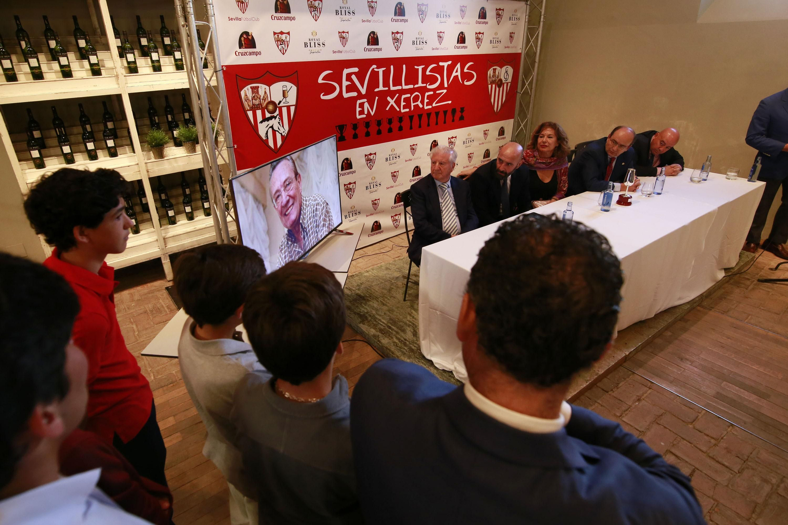Imágenes de la entrega del 'Catavino de Plata Roberto Alés' a Monchi