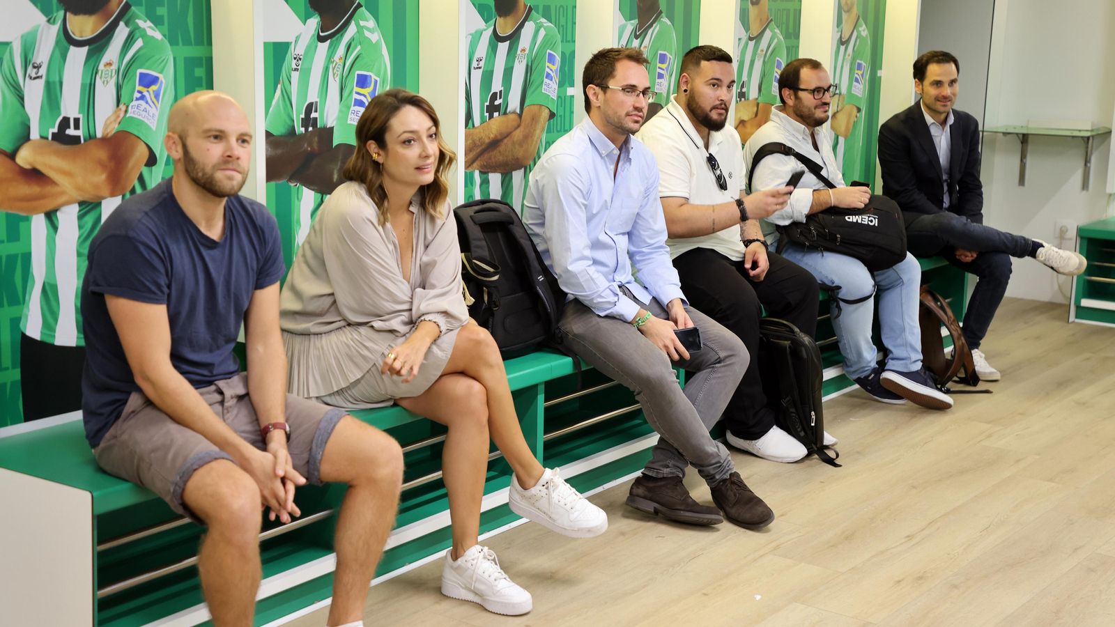 El vestuario del Real Betis fue uno de los atractivos para los periodistas internacionales.