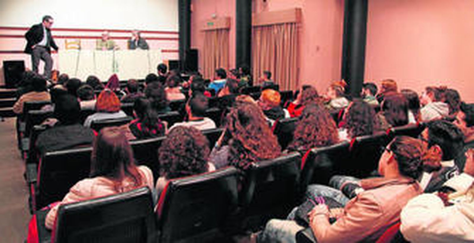 Bruto Pomeroy, Andrés Vázquez de Sola y Domingo Martínez, ayer, en el centro Andaluz de Flamenco.