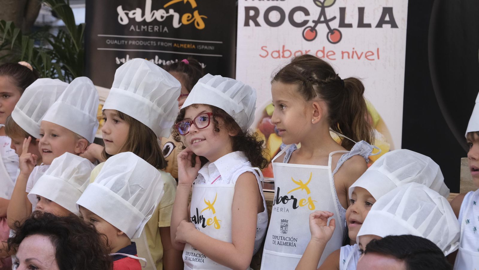 El concurso de minichefs une diversión y comida saludable con ensaladas de siete colores