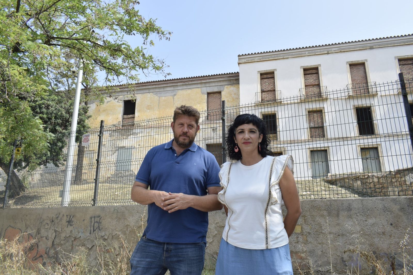 Sguiglia y Morillas junto al convento de la Trinidad.
